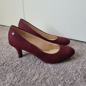 Burgundy pumps 7.5